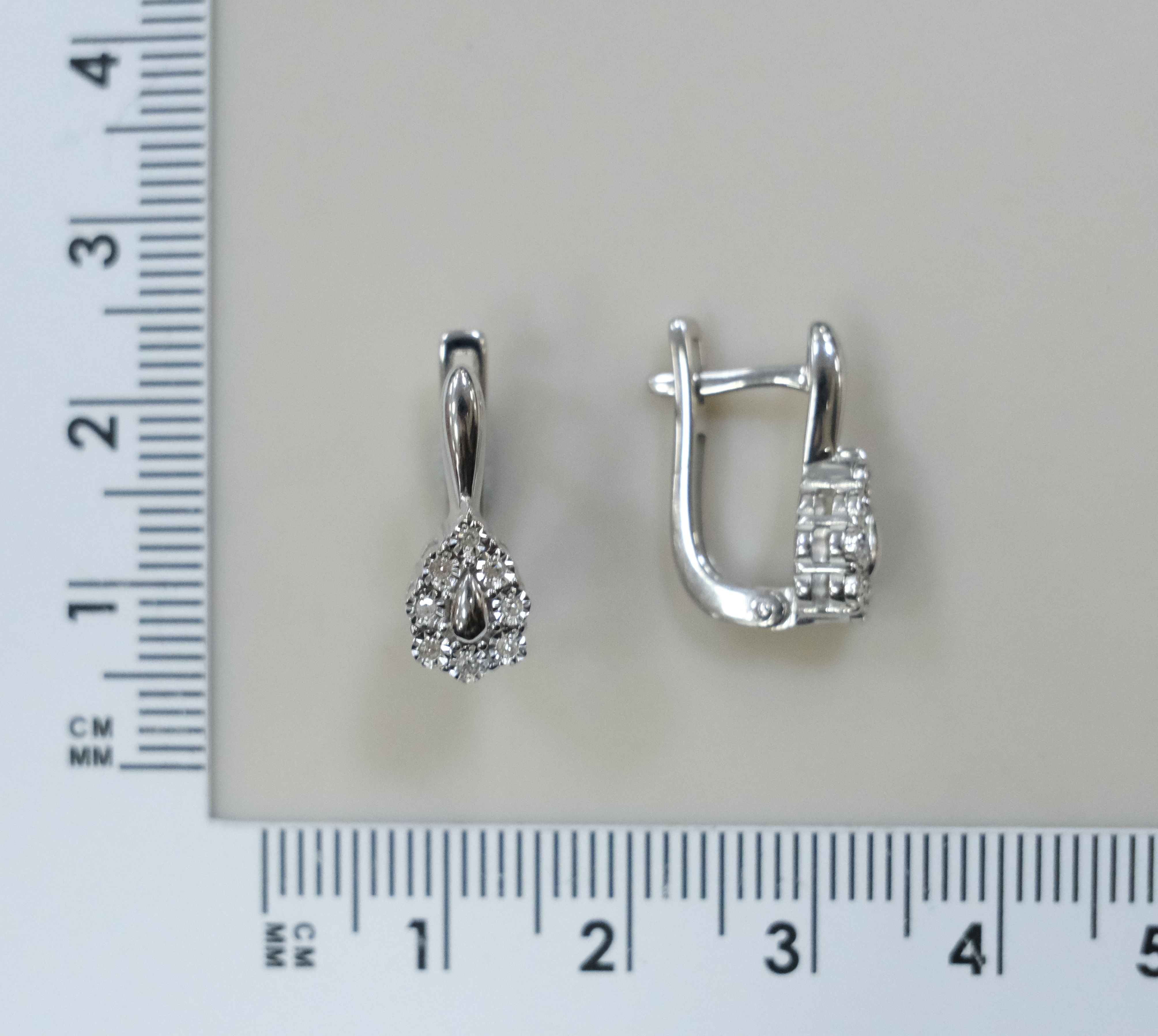 Серебряные серьги с бриллиантами